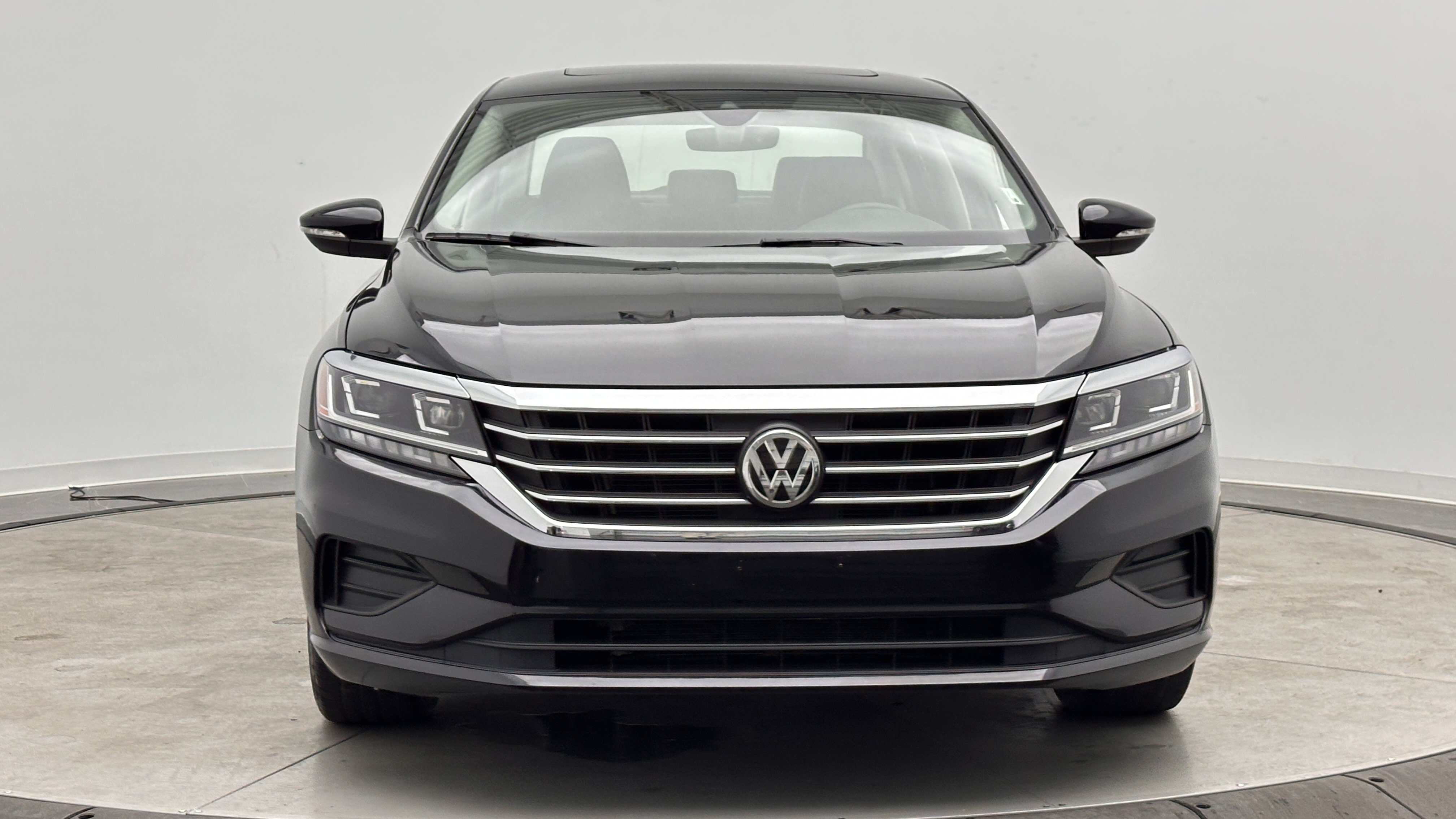 Used 2021 Volkswagen Passat 2.0T SE FWD image 2