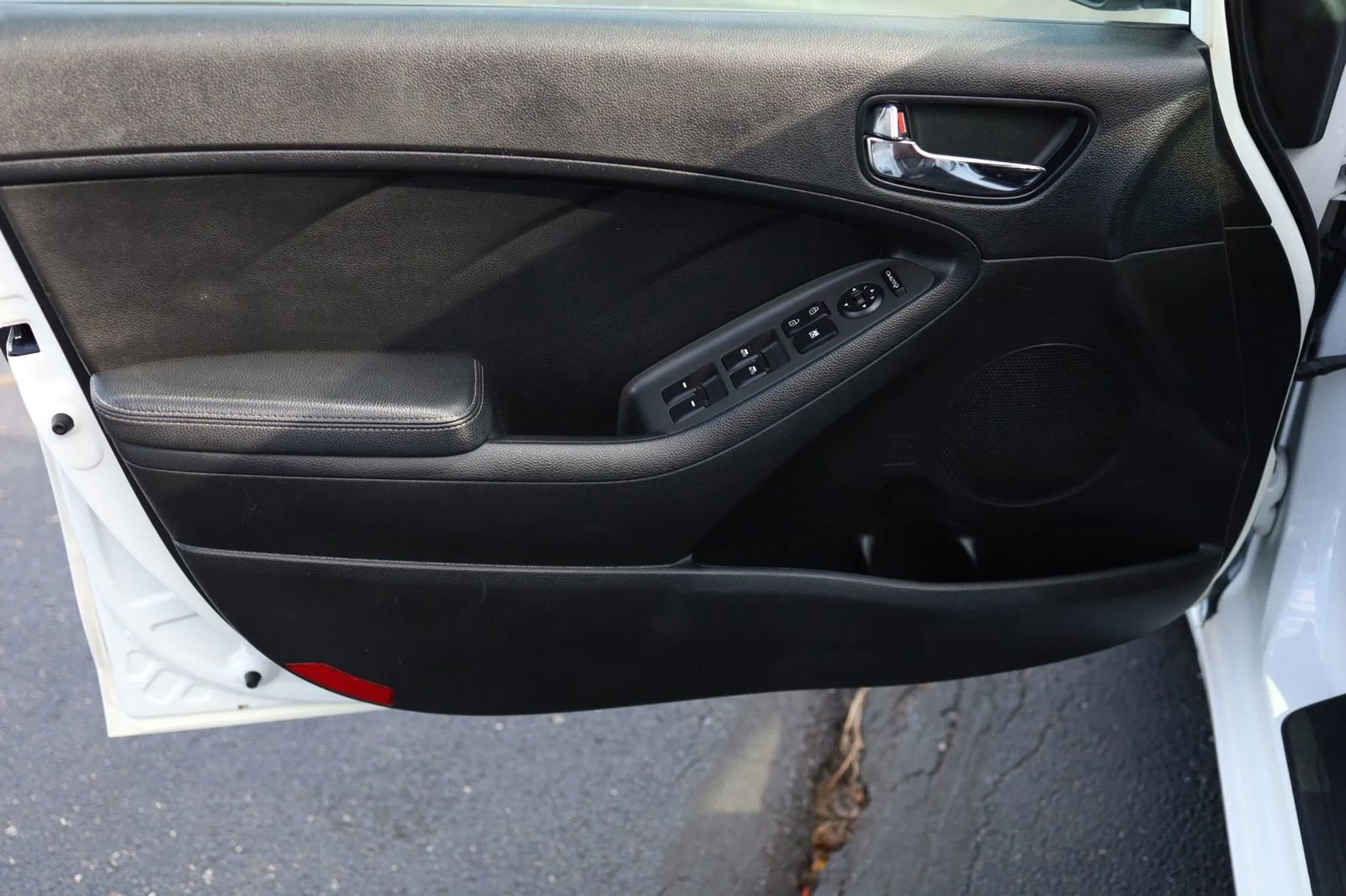 Used 2017 Kia Forte S w/ S Technology Package image 9