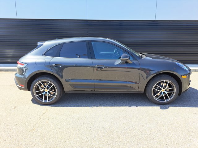Used 2025 Porsche Macan AWD/4WD image 8