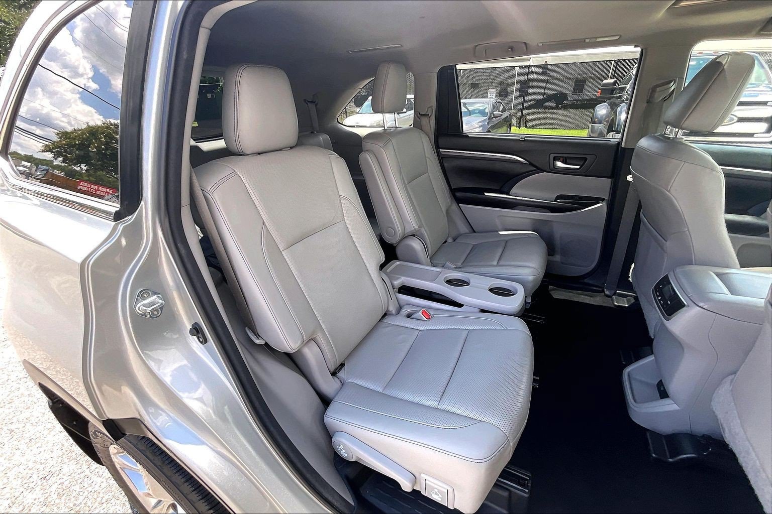 Used 2018 Toyota Highlander Limited AWD/4WD image 32