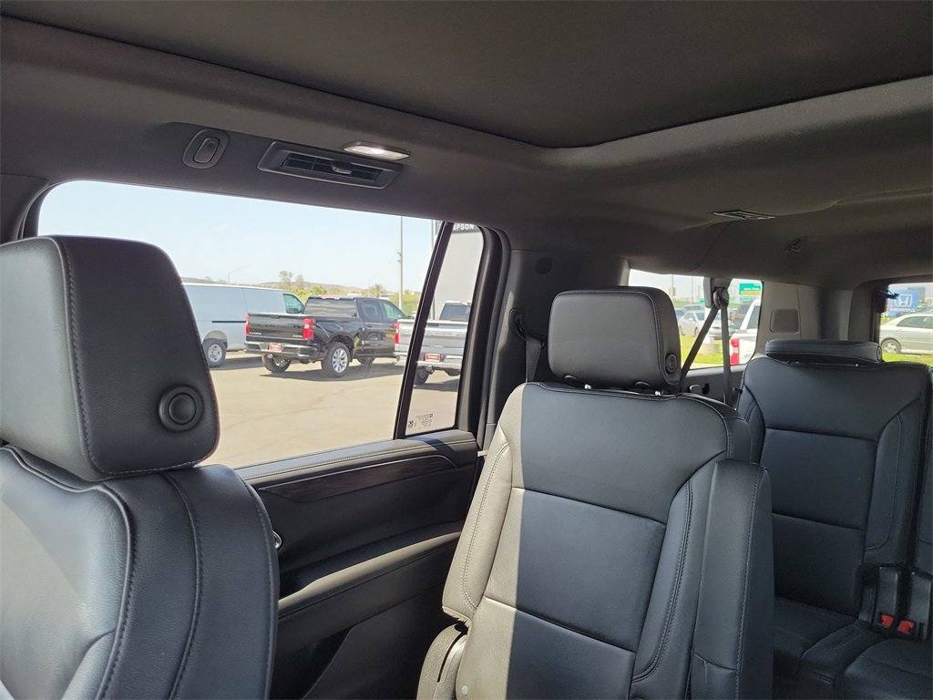 Certified 2023 Chevrolet Suburban Z71 w/ Luxury Package image 12