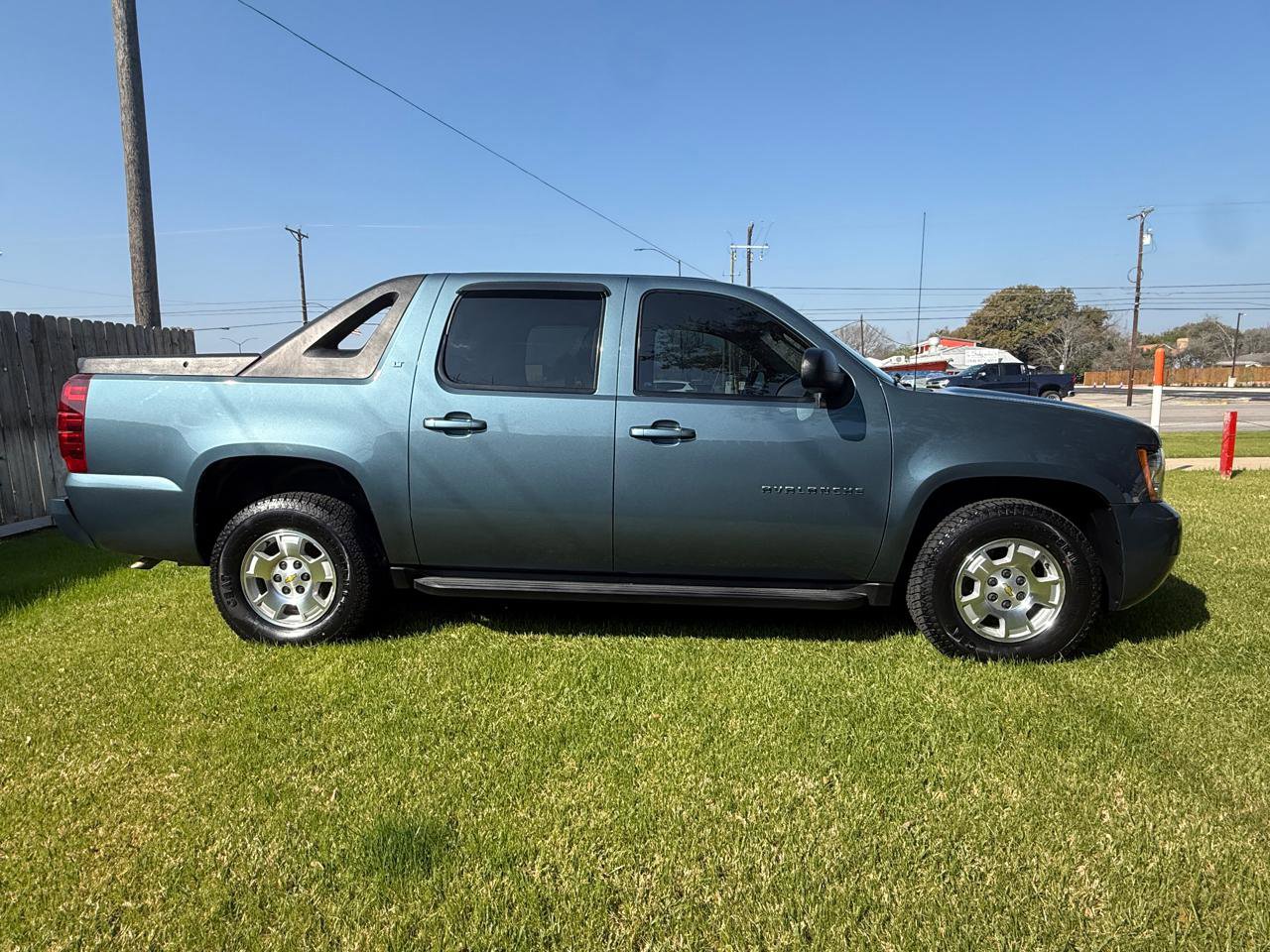 Used 2010 Chevrolet Avalanche LT RWD image 5