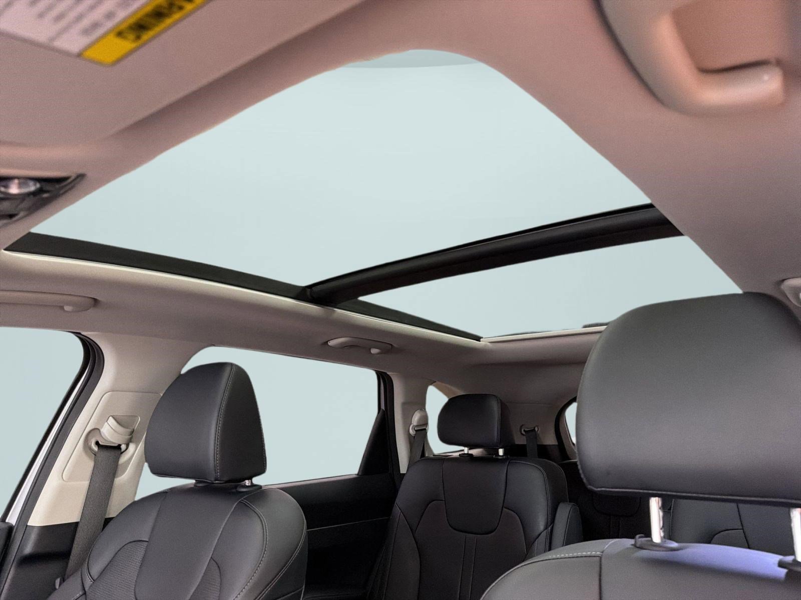 Used 2025 Kia Sorento EX w/ EX Panoramic Sunroof Package AWD/4WD image 15