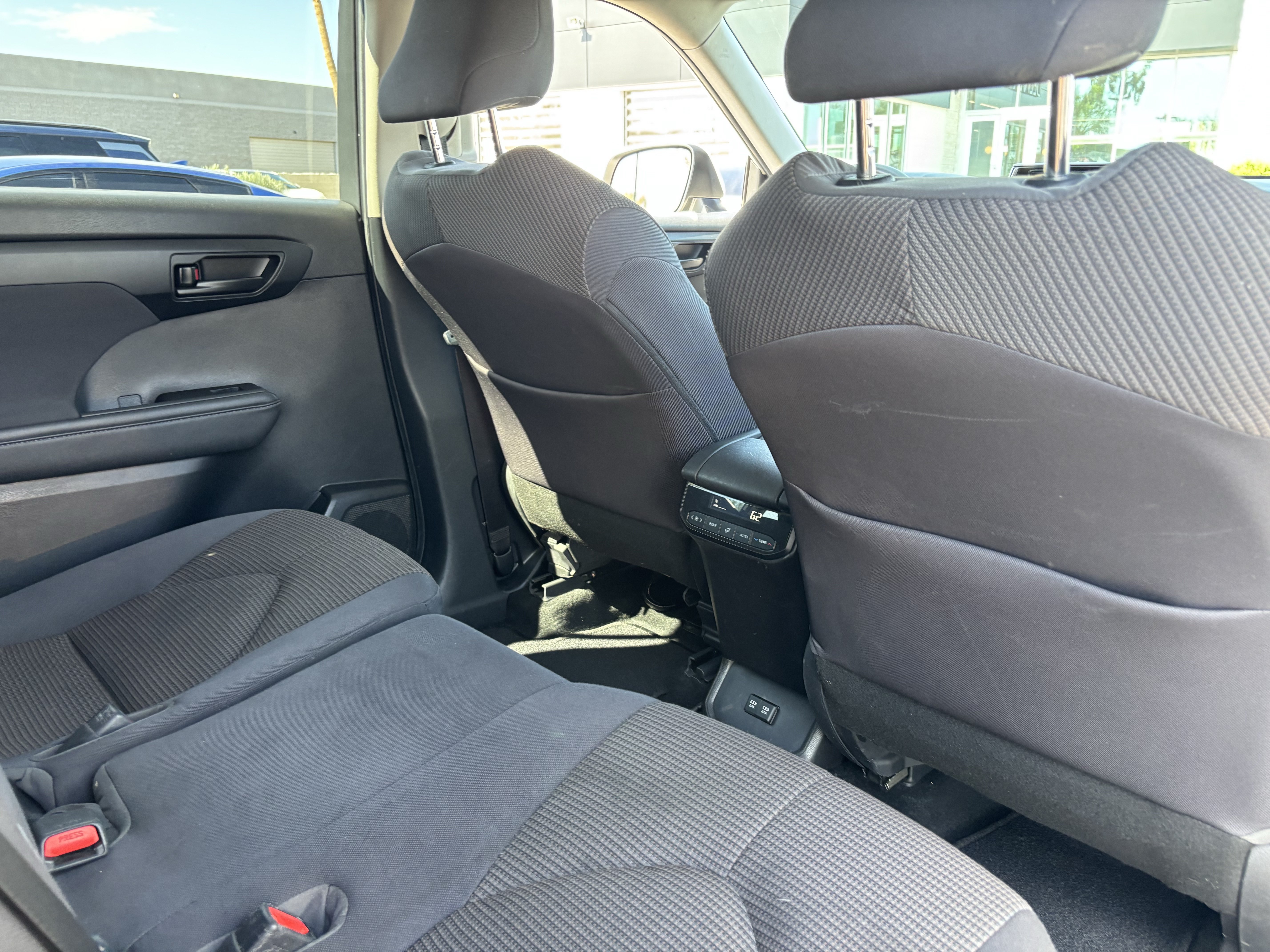 Used 2021 Toyota Highlander L FWD image 14