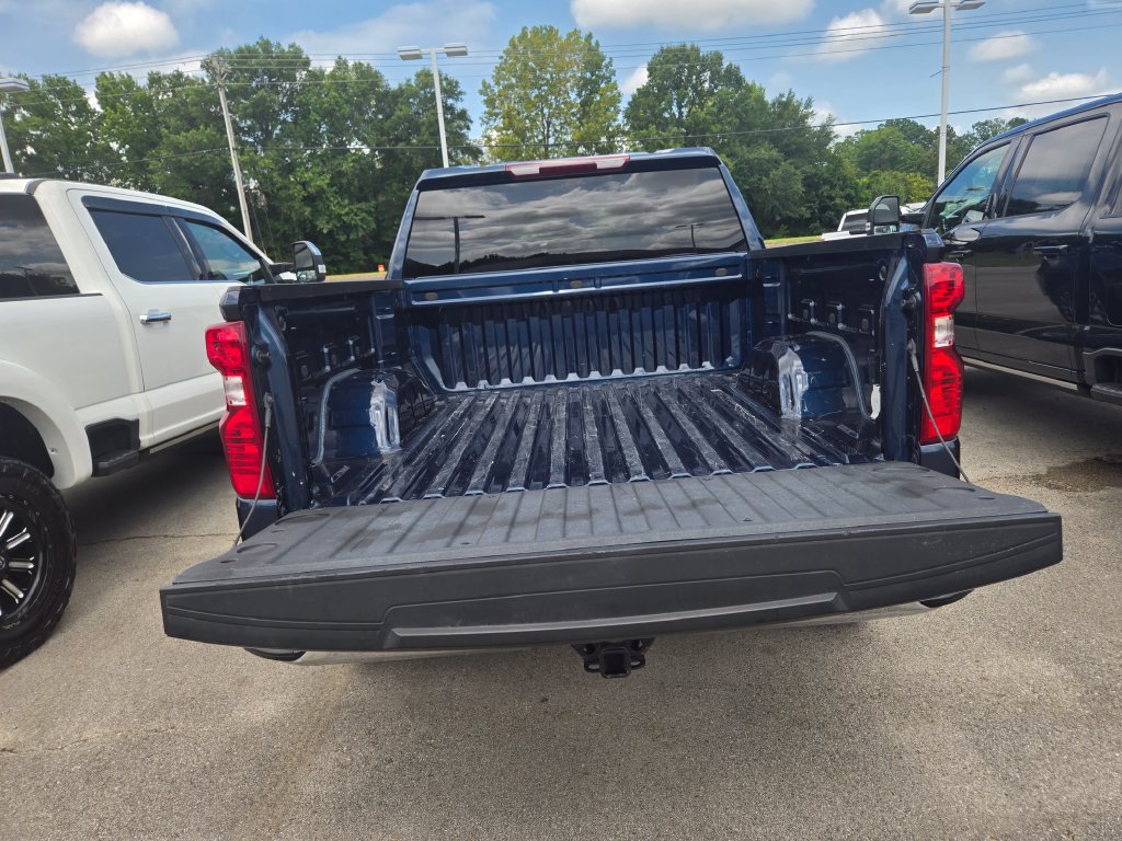 Used 2023 Chevrolet Silverado 1500 LT AWD/4WD image 5