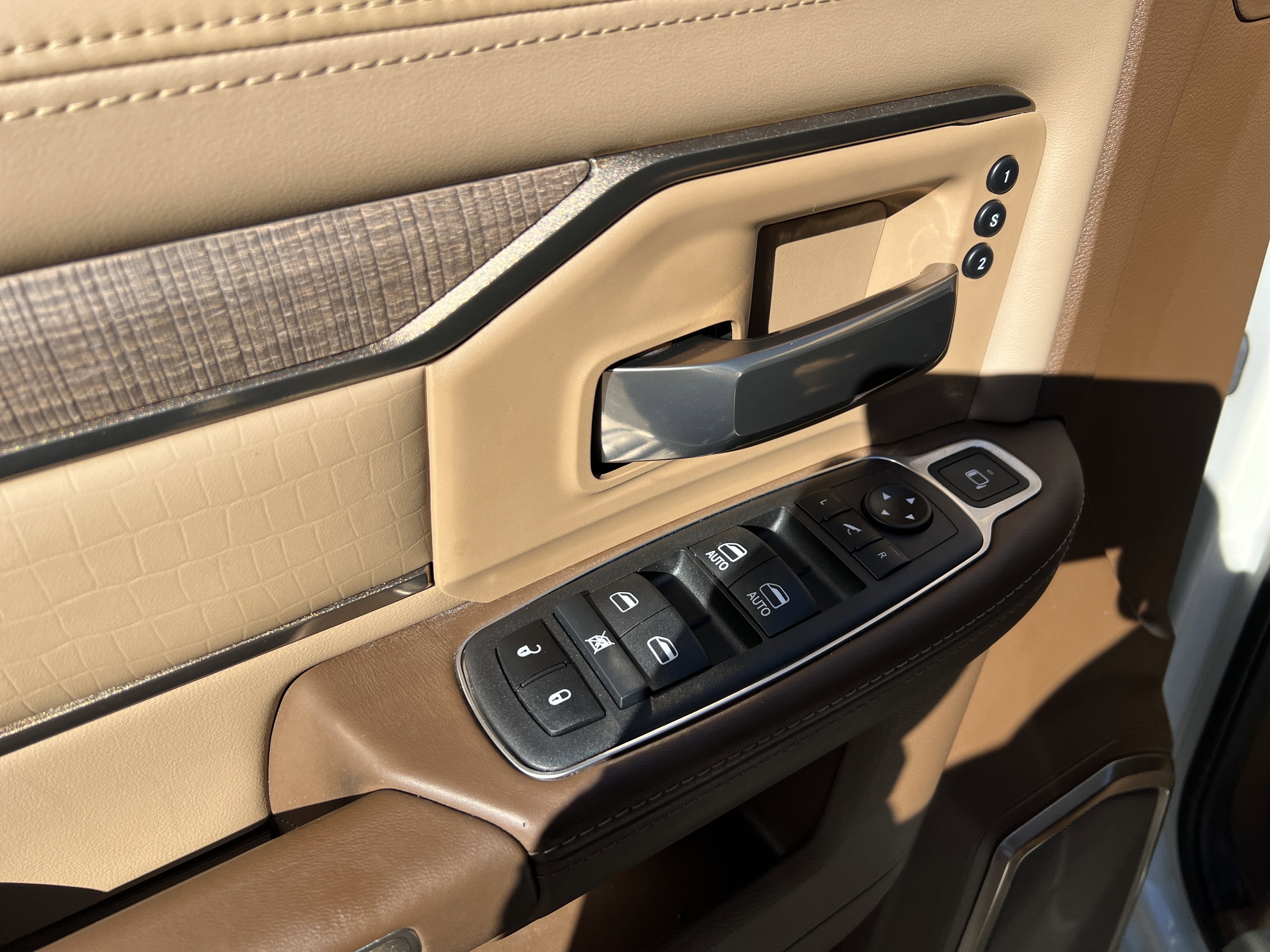 Used 2021 RAM 2500 Limited image 15