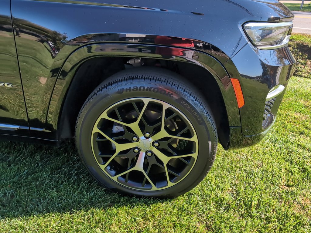 Used 2022 Jeep Grand Cherokee Summit AWD/4WD image 4