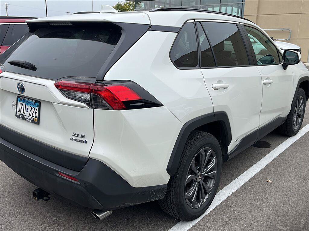 Used 2022 Toyota RAV4 XLE Premium AWD/4WD image 14