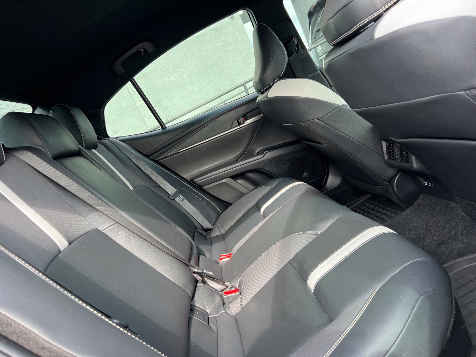 Used 2025 Toyota Camry SE FWD image 43