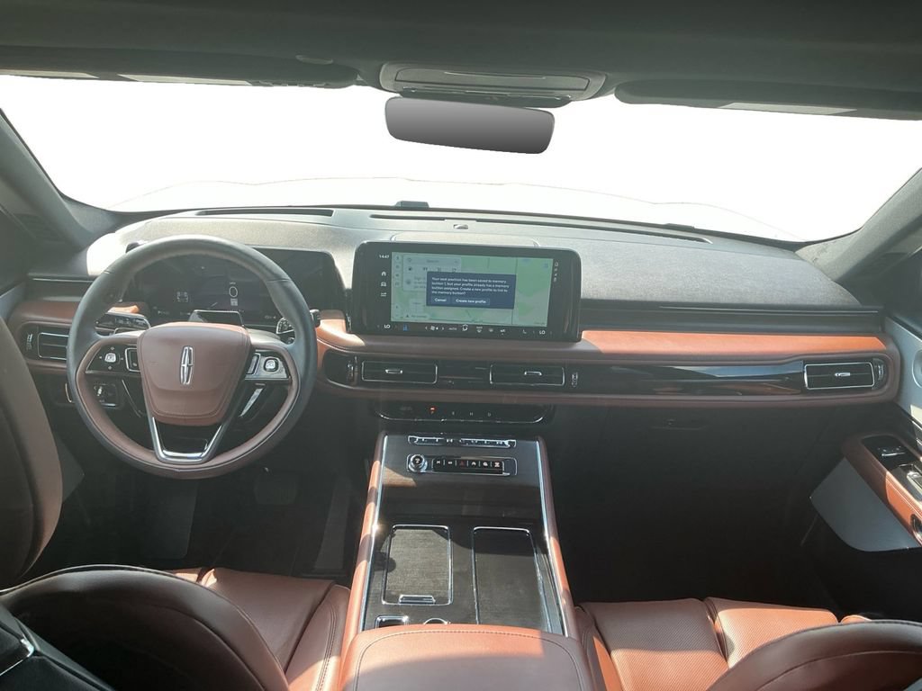 Certified 2026 Lincoln Aviator Reserve AWD/4WD image 17