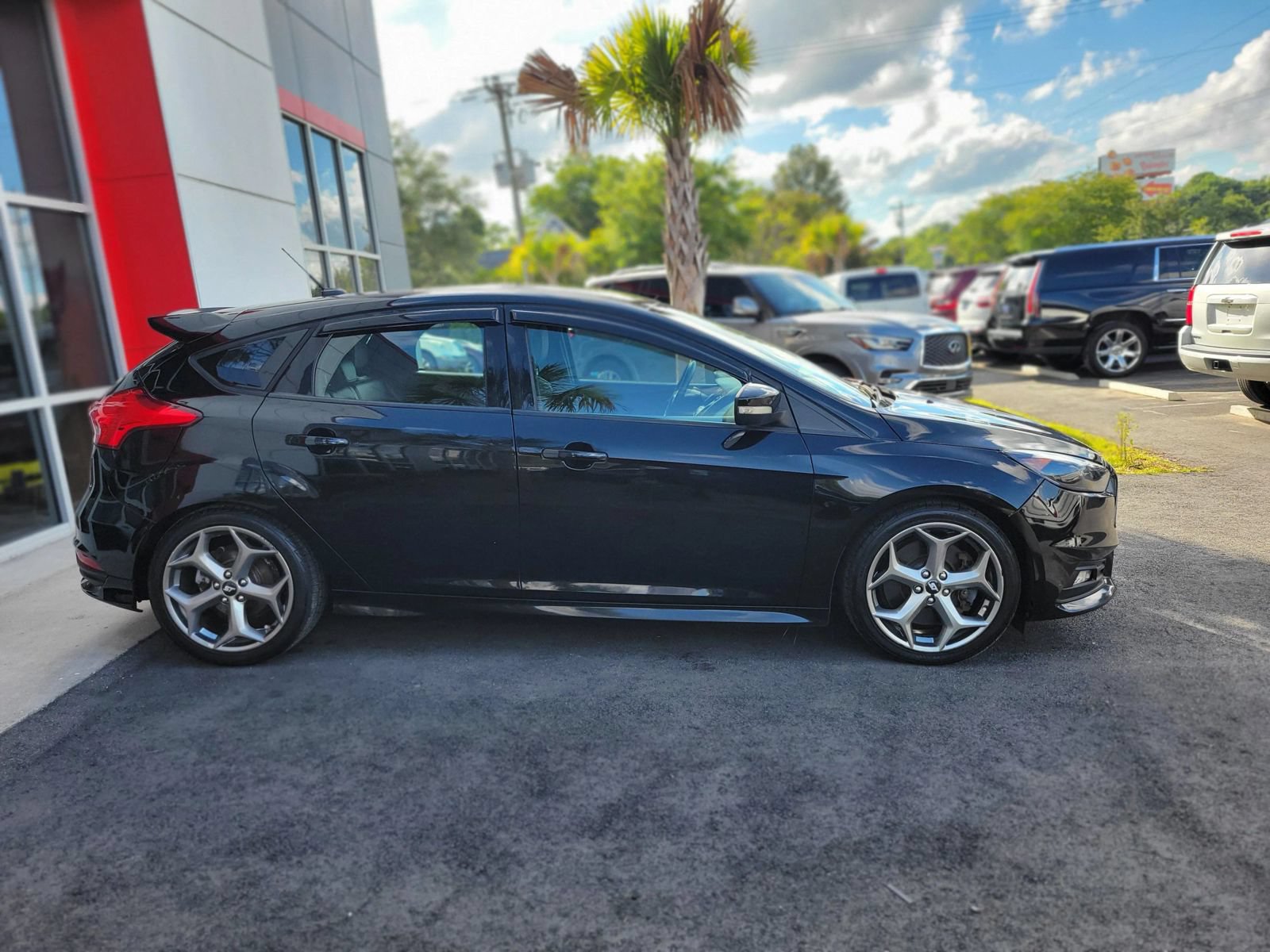 Used 2016 Ford Focus ST w/ Equipment Group 402A FWD image 8