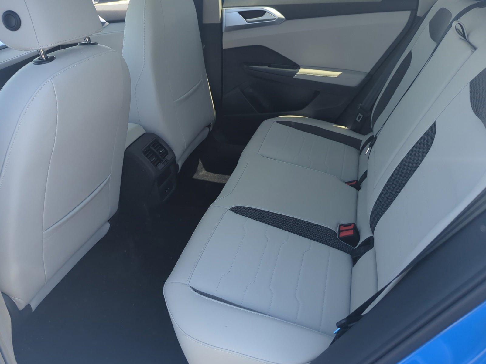 New 2025 Volkswagen Taos SE image 17