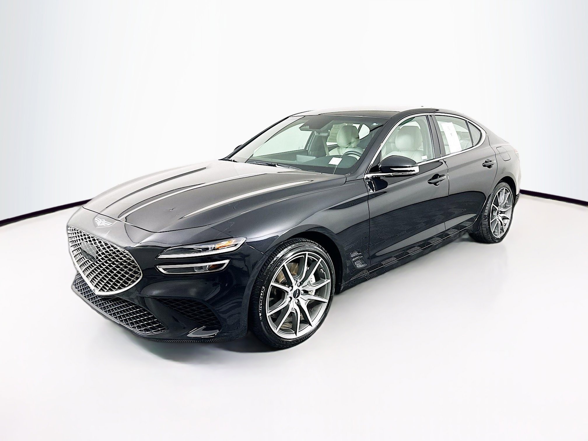Used 2025 Genesis G70 2.5T image 3