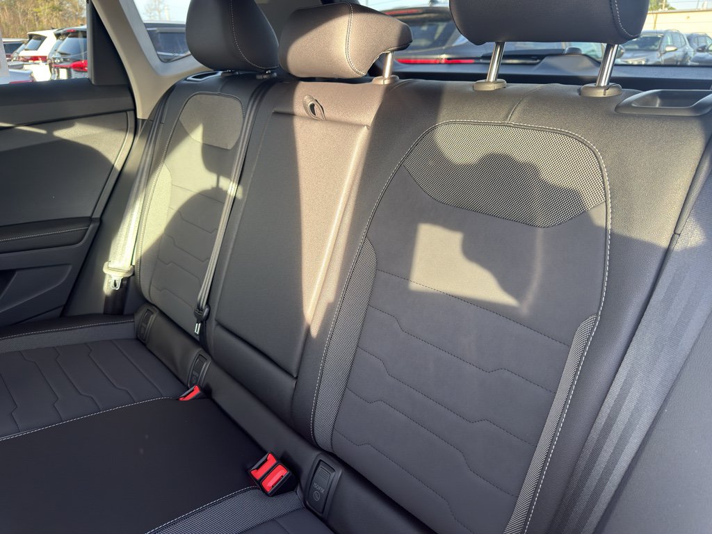 New 2026 Volkswagen Taos SE FWD image 9