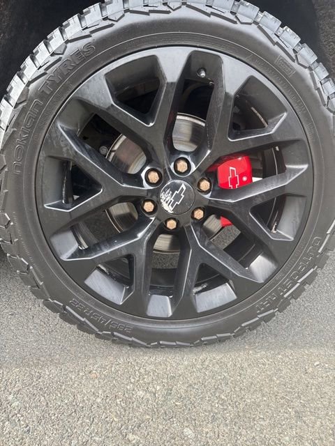 Used 2023 Chevrolet Suburban RST w/ Sport Performance Package image 10