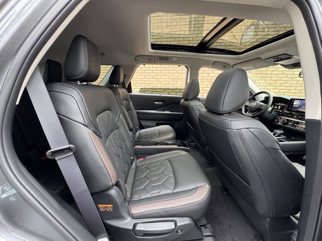 New 2026 Nissan Pathfinder Platinum AWD/4WD image 10
