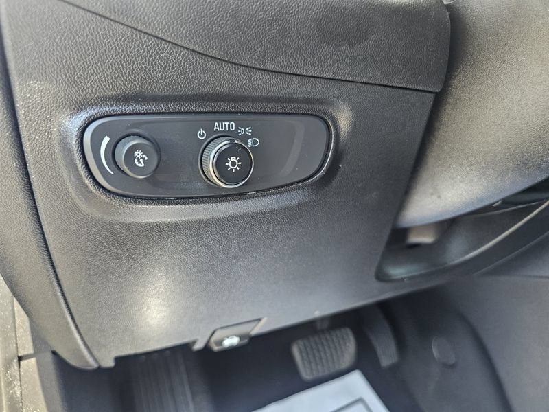 Used 2020 Chevrolet Equinox LS w/ LS Convenience Package FWD image 27