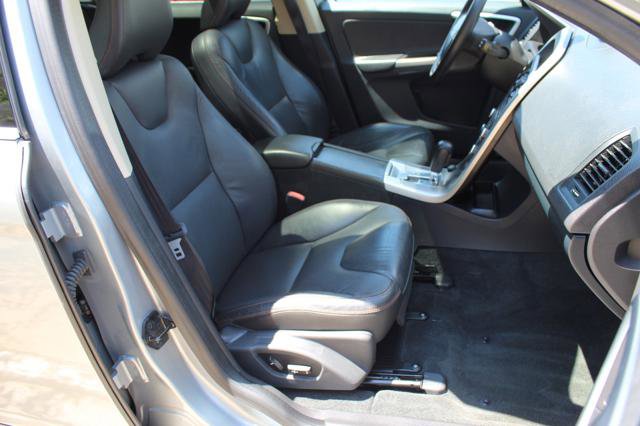 Used 2010 Volvo XC60 T6 AWD/4WD image 26