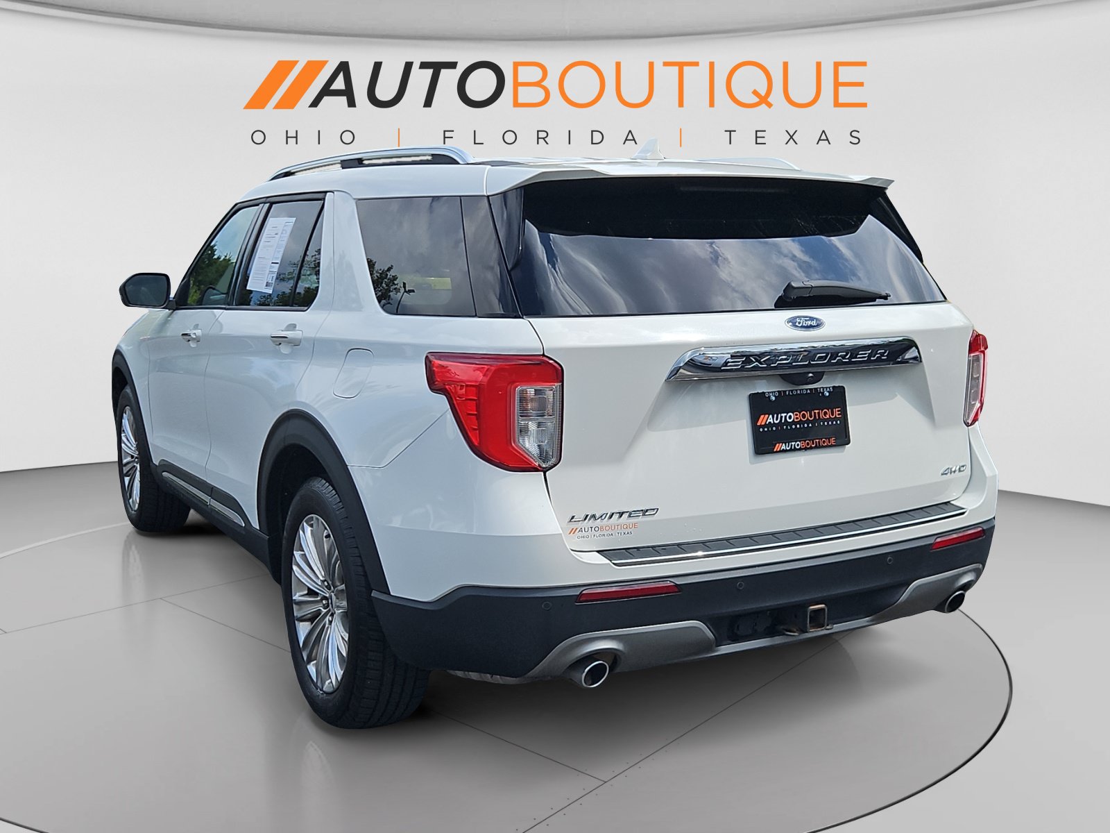 Used 2021 Ford Explorer Limited w/ Equipment Group 301A AWD/4WD image 3