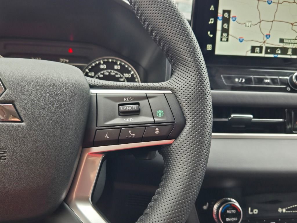 New 2025 Mitsubishi Outlander SE image 27