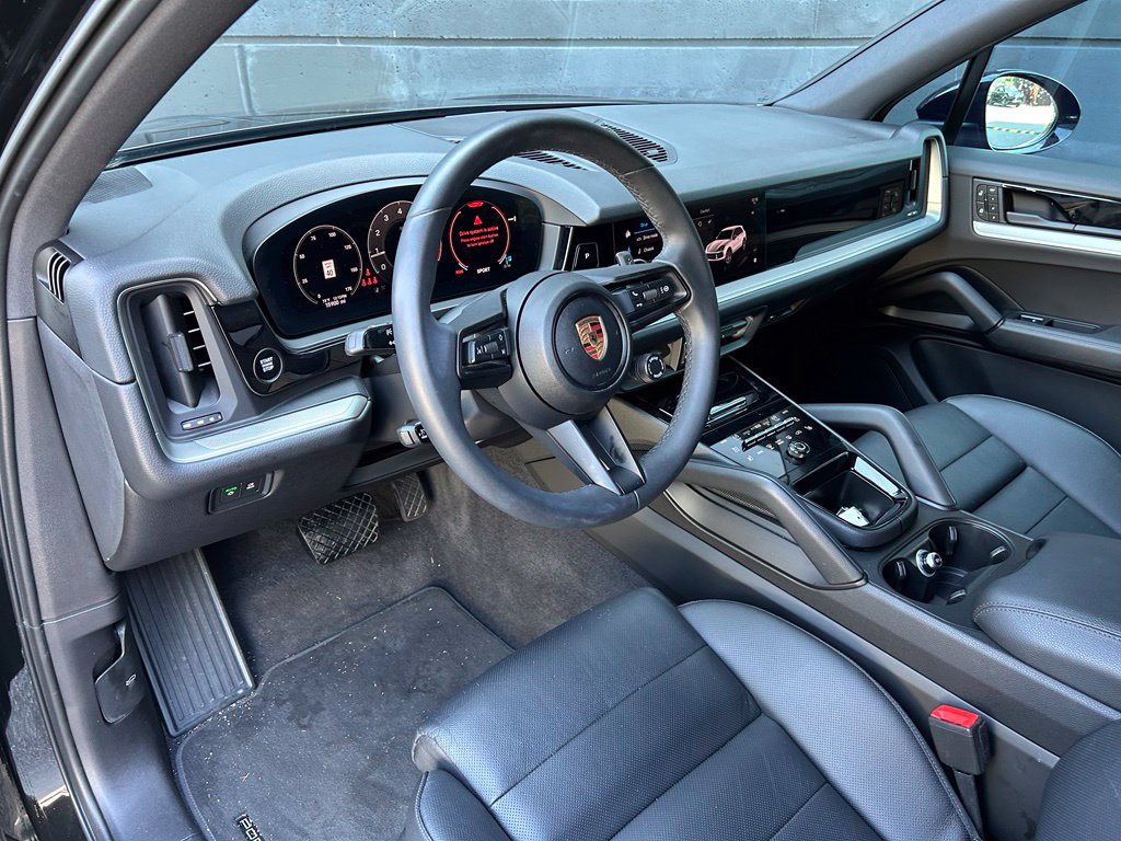 Certified 2025 Porsche Cayenne AWD/4WD image 19