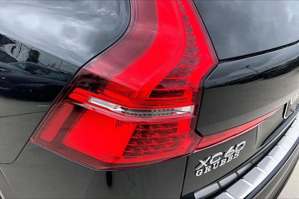 Certified 2024 Volvo XC60 B5 Plus w/ Protection Package Premier AWD/4WD image 39