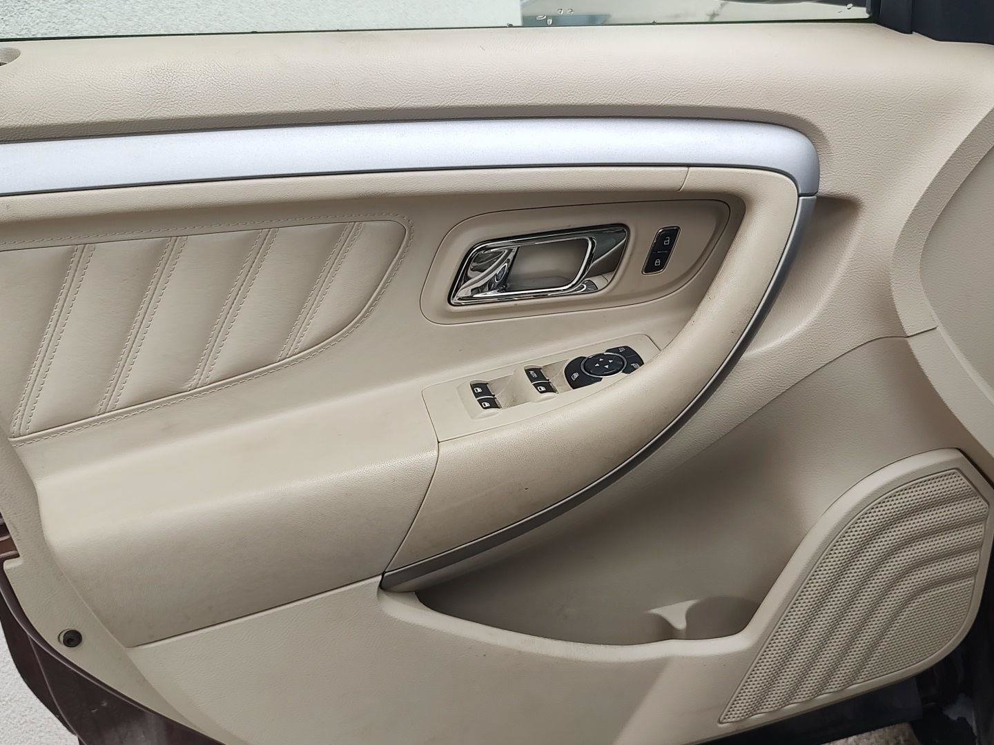 Used 2016 Ford Taurus SEL FWD image 17