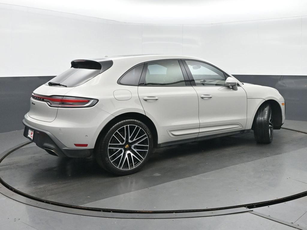 Used 2022 Porsche Macan AWD/4WD image 3