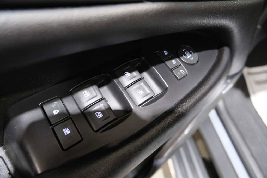 Used 2018 Cadillac Escalade Premium Luxury AWD/4WD image 20