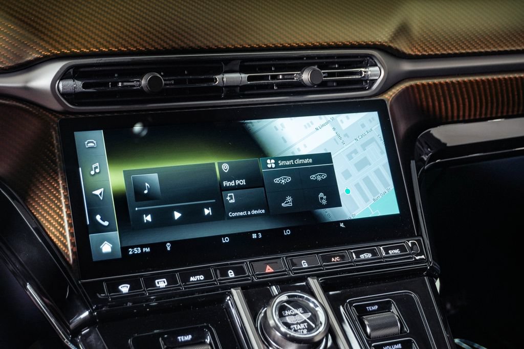 Used 2026 Aston Martin V8 Vantage Coupe RWD image 27