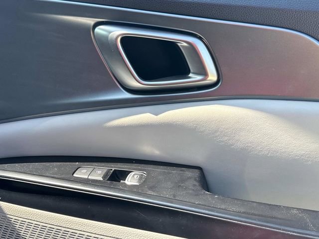 Used 2024 Kia Carnival LX image 20