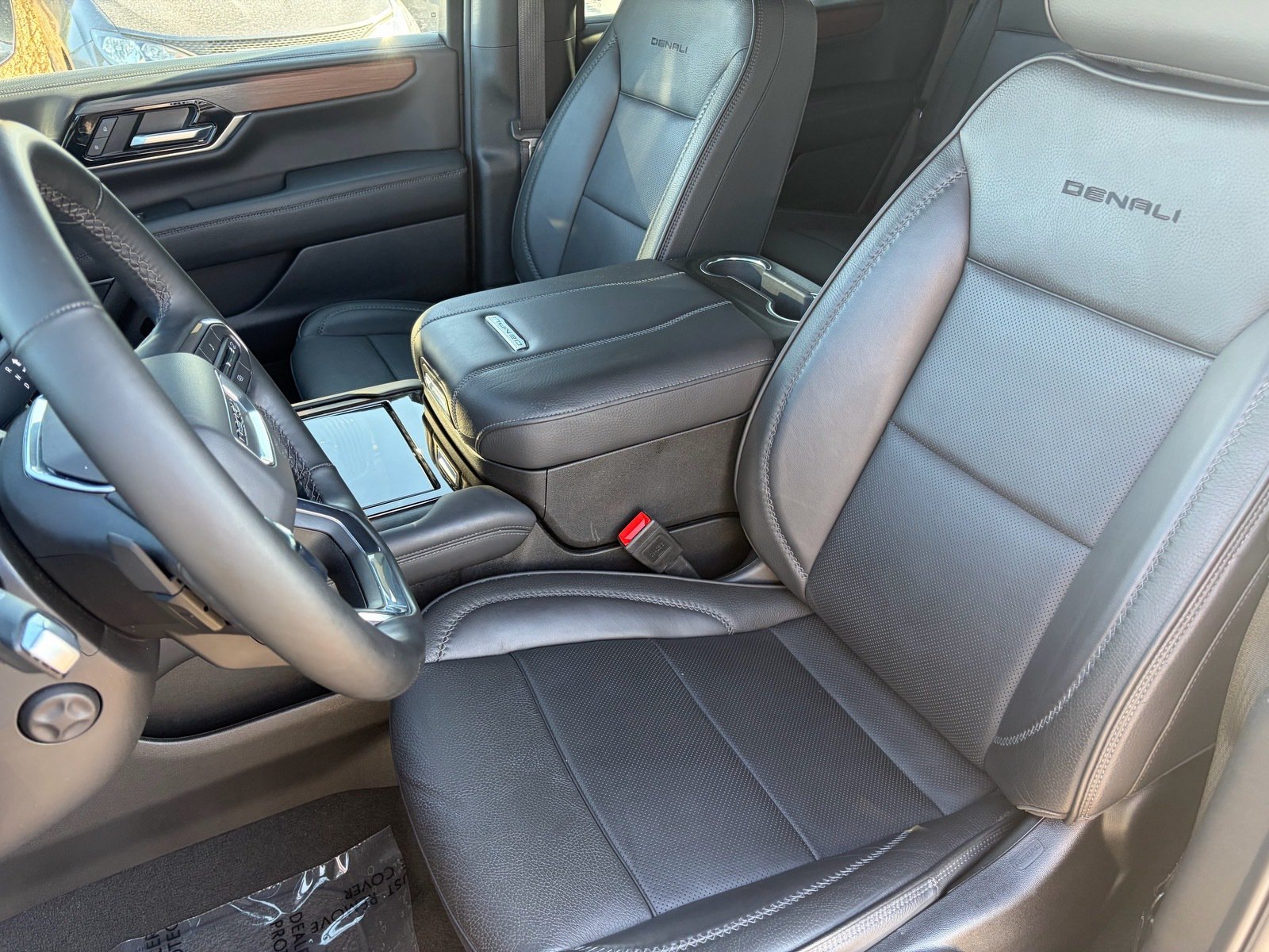 Used 2025 GMC Yukon Denali RWD image 13