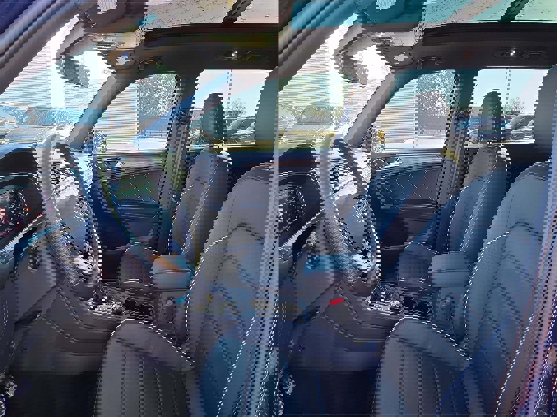 Used 2024 Volkswagen Tiguan SEL R-Line w/ MDO Package, Two-Row image 16