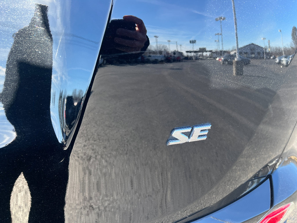 Used 2018 Toyota RAV4 SE w/ Power Extra Value Package image 9