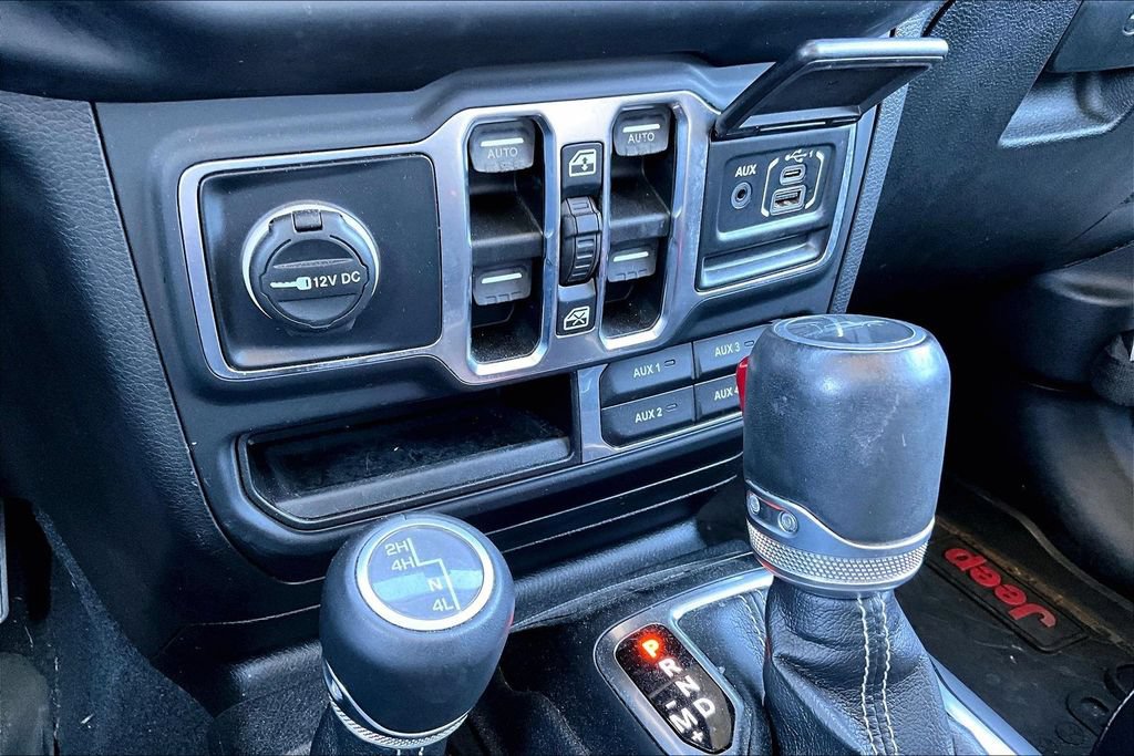 Certified 2020 Jeep Gladiator Overland AWD/4WD image 12