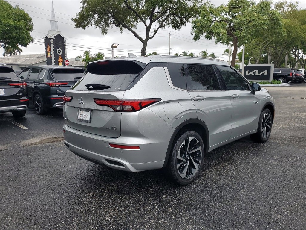 New 2025 Mitsubishi Outlander SEL image 4