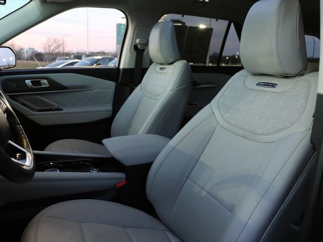 Used 2025 Ford Explorer Platinum w/ LUX Leather Package image 20