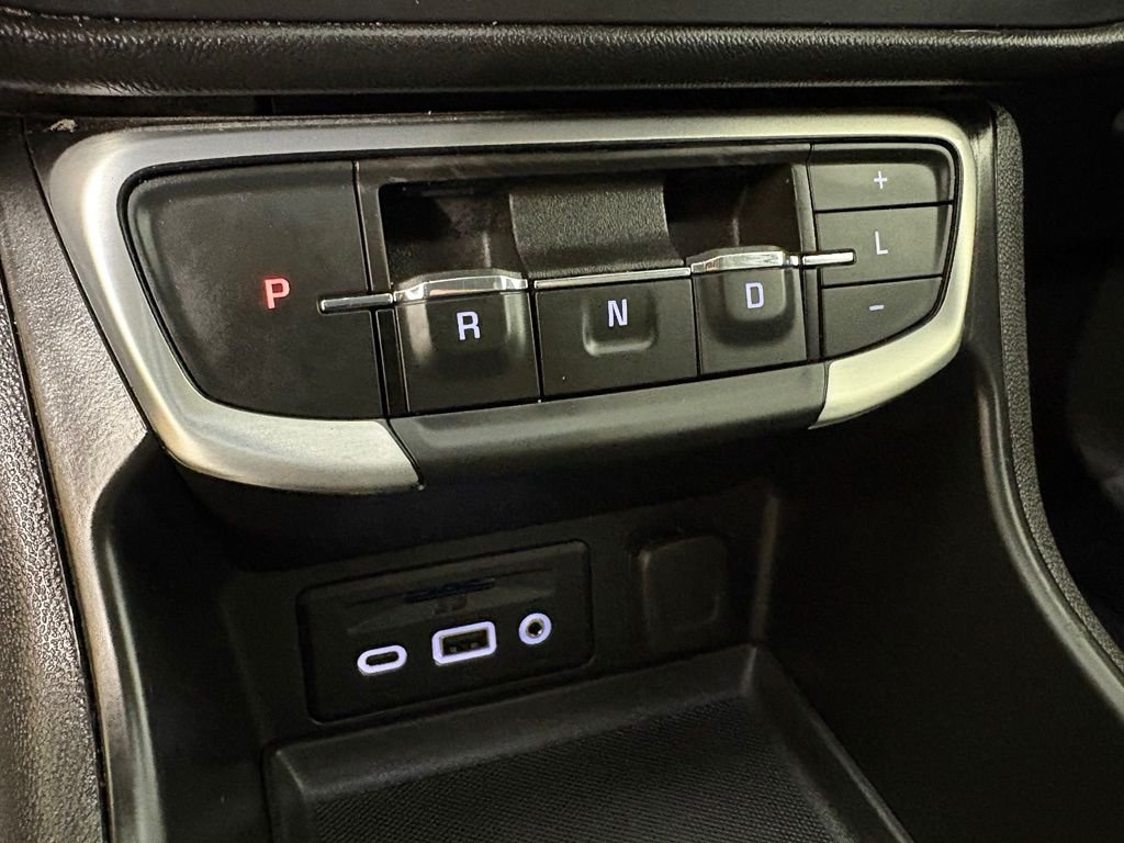 Used 2024 GMC Terrain SLT FWD image 32