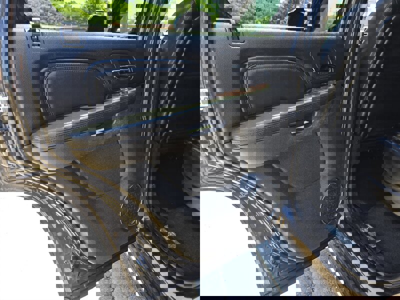 Used 2011 GMC Yukon Denali image 12