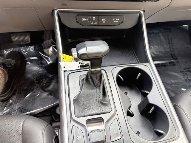 Used 2025 Kia Carnival FWD image 16