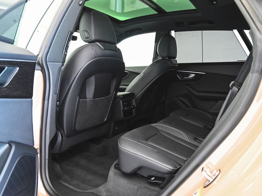 Used 2024 Audi Q8 Premium Plus w/ Premium Plus Package image 34