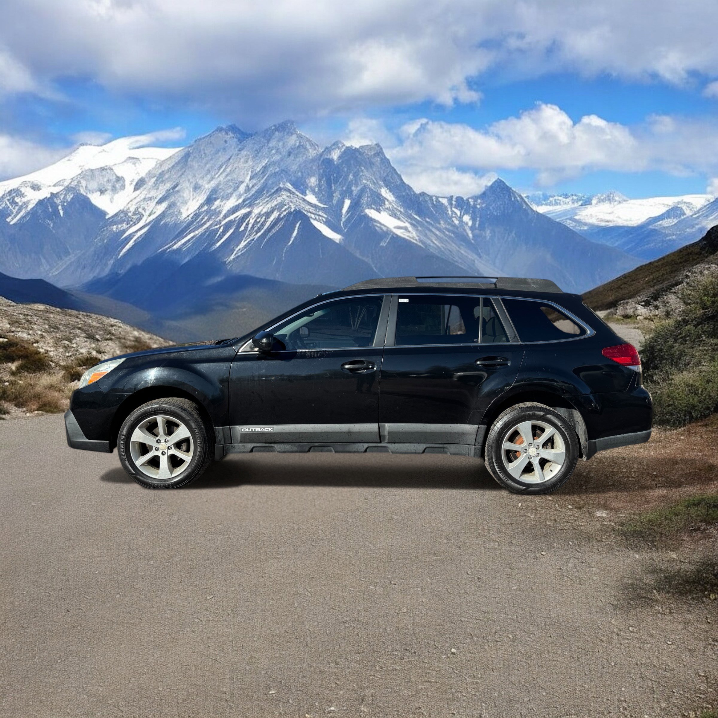 Used 2013 Subaru Outback 2.5i Premium w/ Popular Pkg 1B image 2
