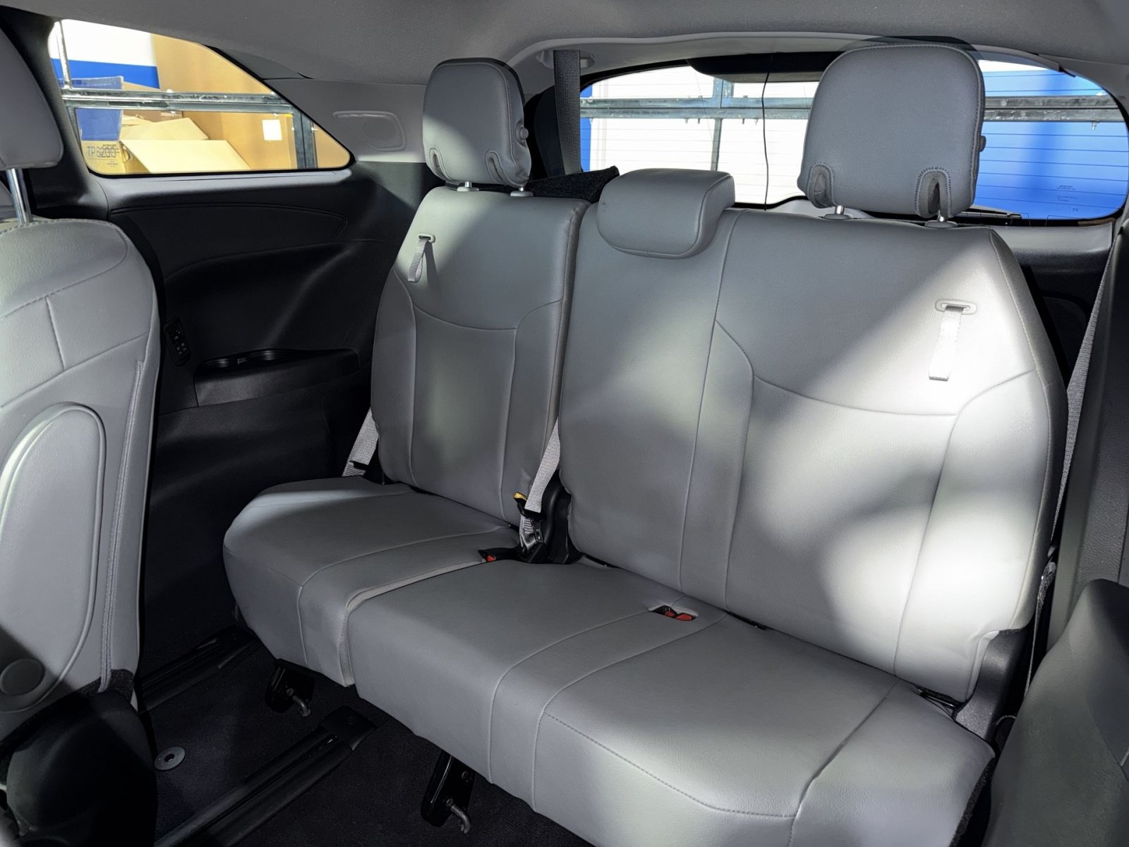 Used 2025 Toyota Sienna XLE w/ XLE Plus Package FWD image 24
