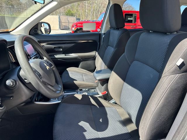 Used 2019 Mitsubishi Outlander ES AWD/4WD image 36