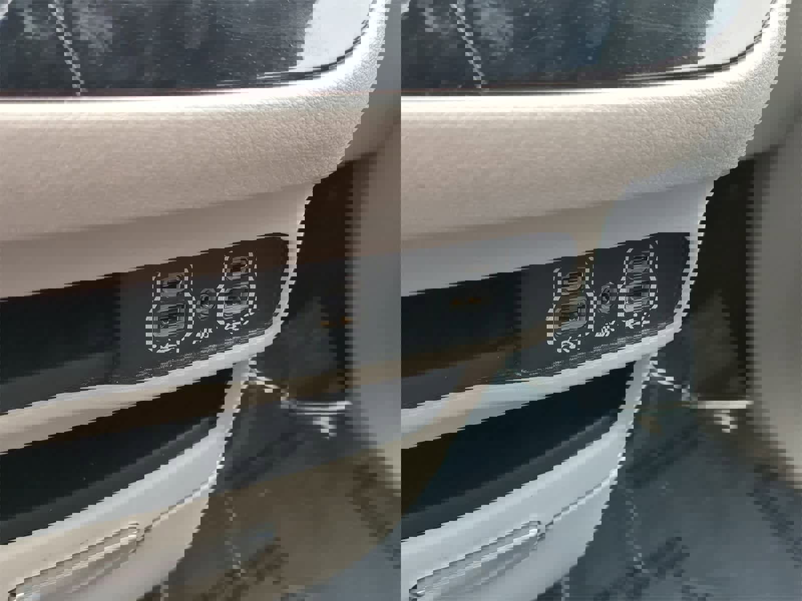 Certified 2023 Chrysler Pacifica Touring-L image 29