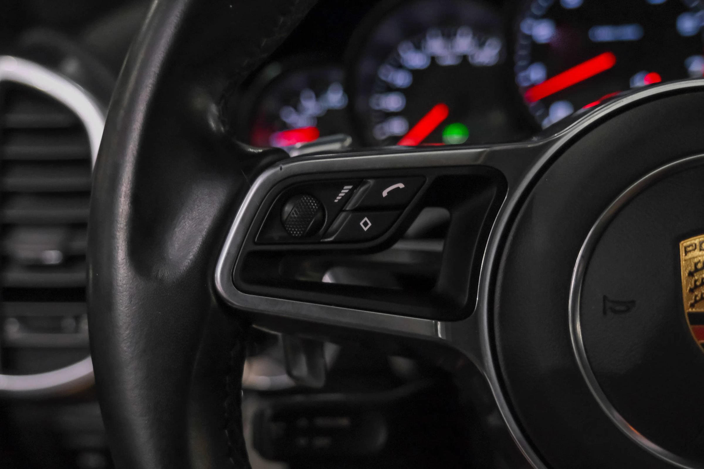 Used 2018 Porsche Cayenne AWD/4WD image 14