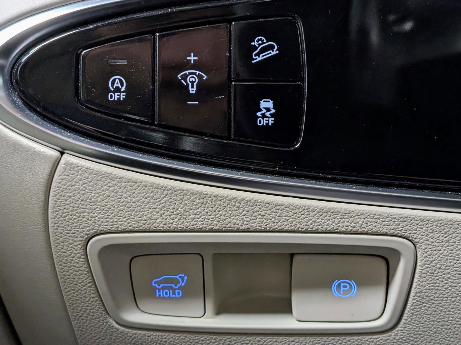 Used 2023 Genesis GV70 2.5T w/ Cargo Package image 28