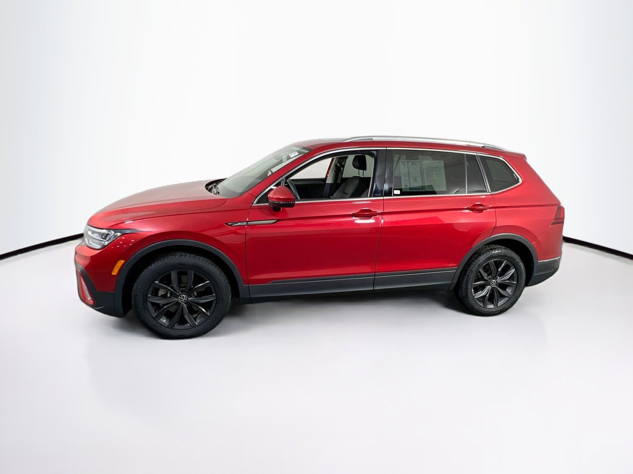 Used 2022 Volkswagen Tiguan SE image 8