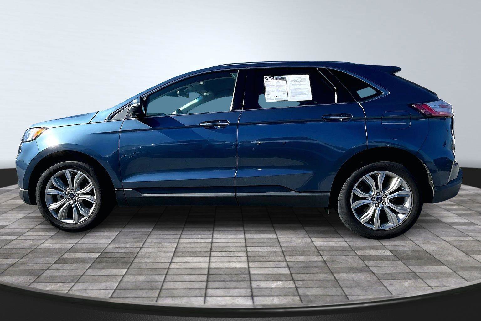 Used 2019 Ford Edge Titanium image 15