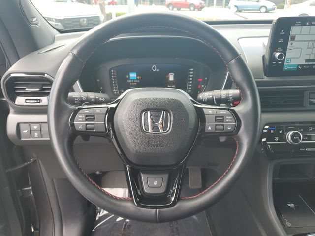 Certified 2025 Honda Pilot Black Edition image 29